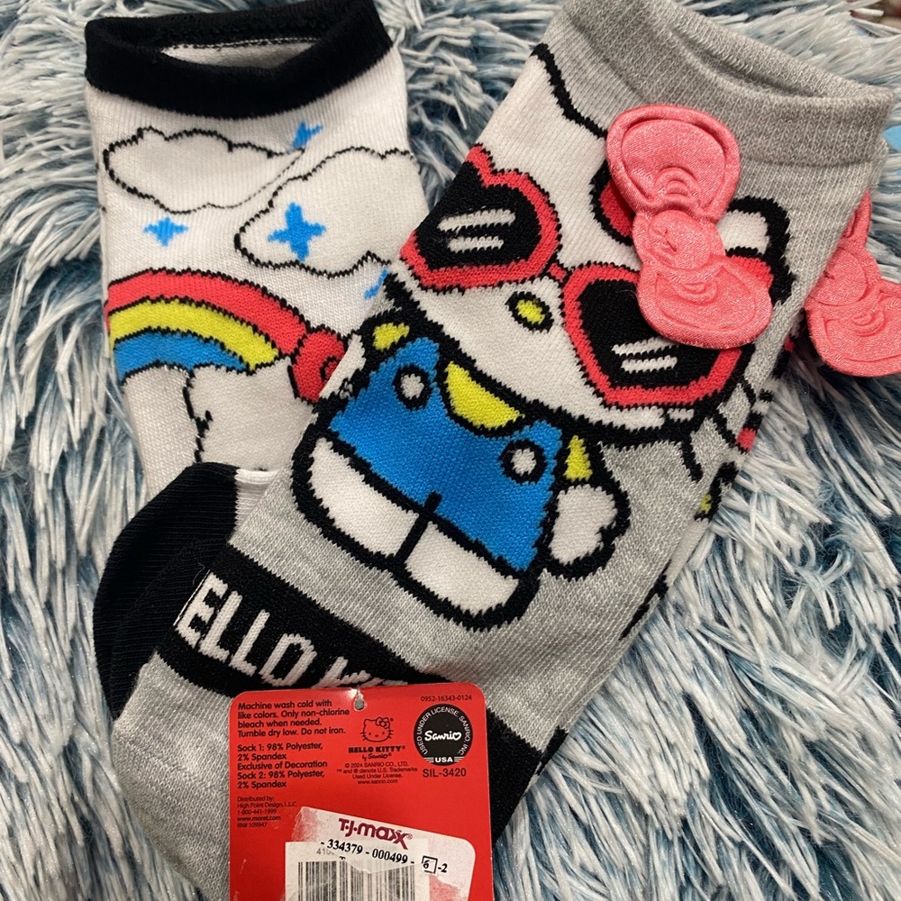 2 hello kitty sock pairs